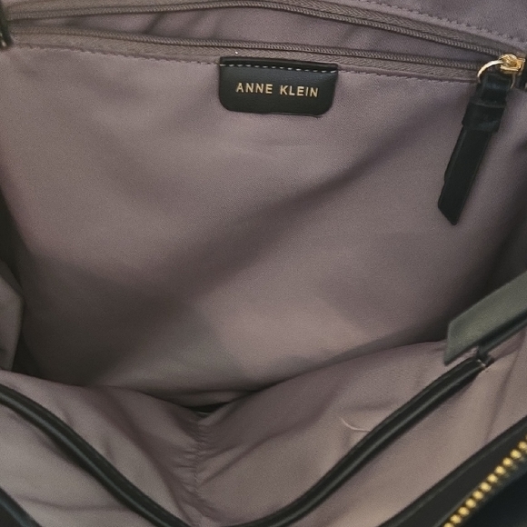 Beautiful Anne Klein Black Shoulder Bag with Gold Accents - Picture 4 of 5